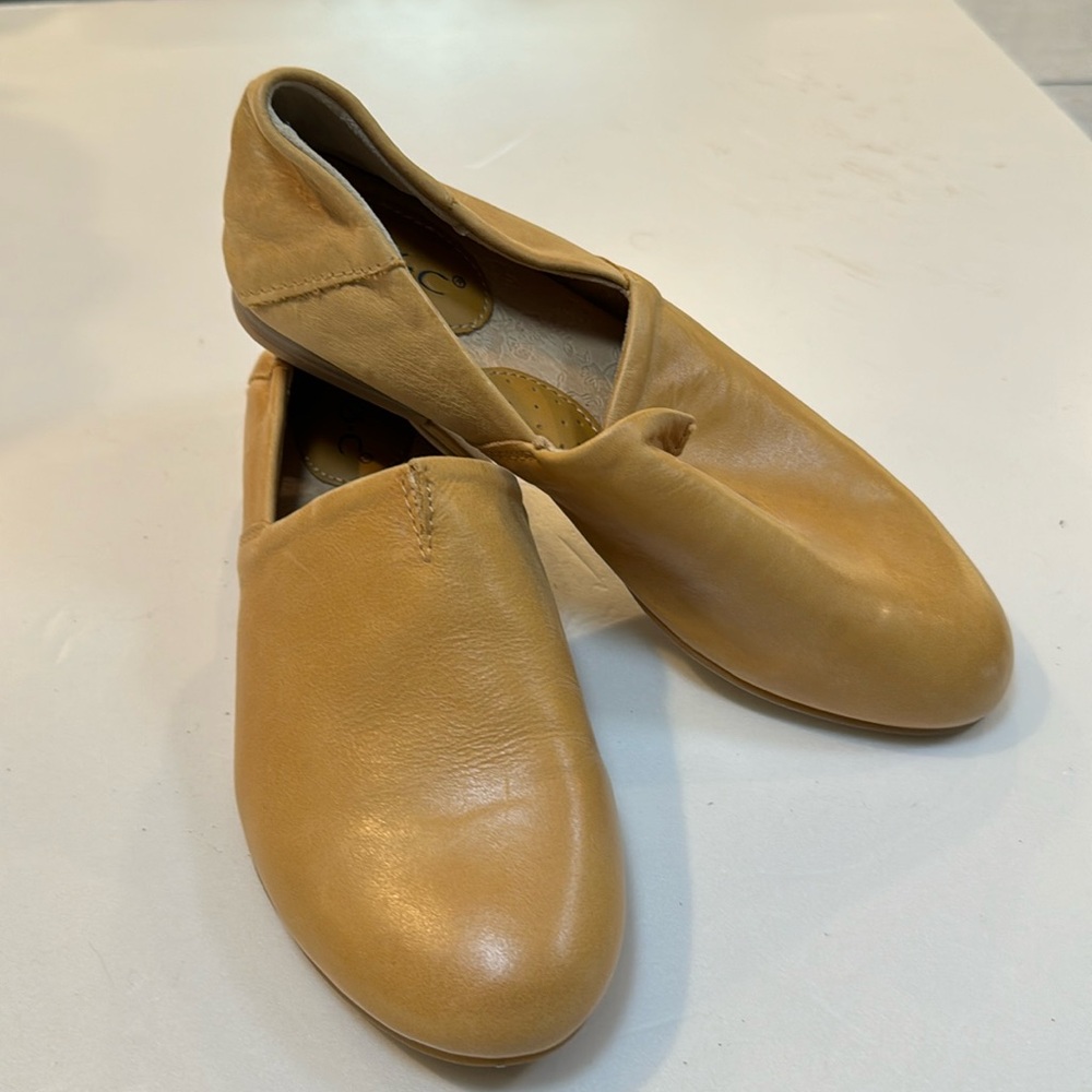 B.O.C Women's Suree Yellow Leather Slip On Flat Shoes Z33607 Size 7